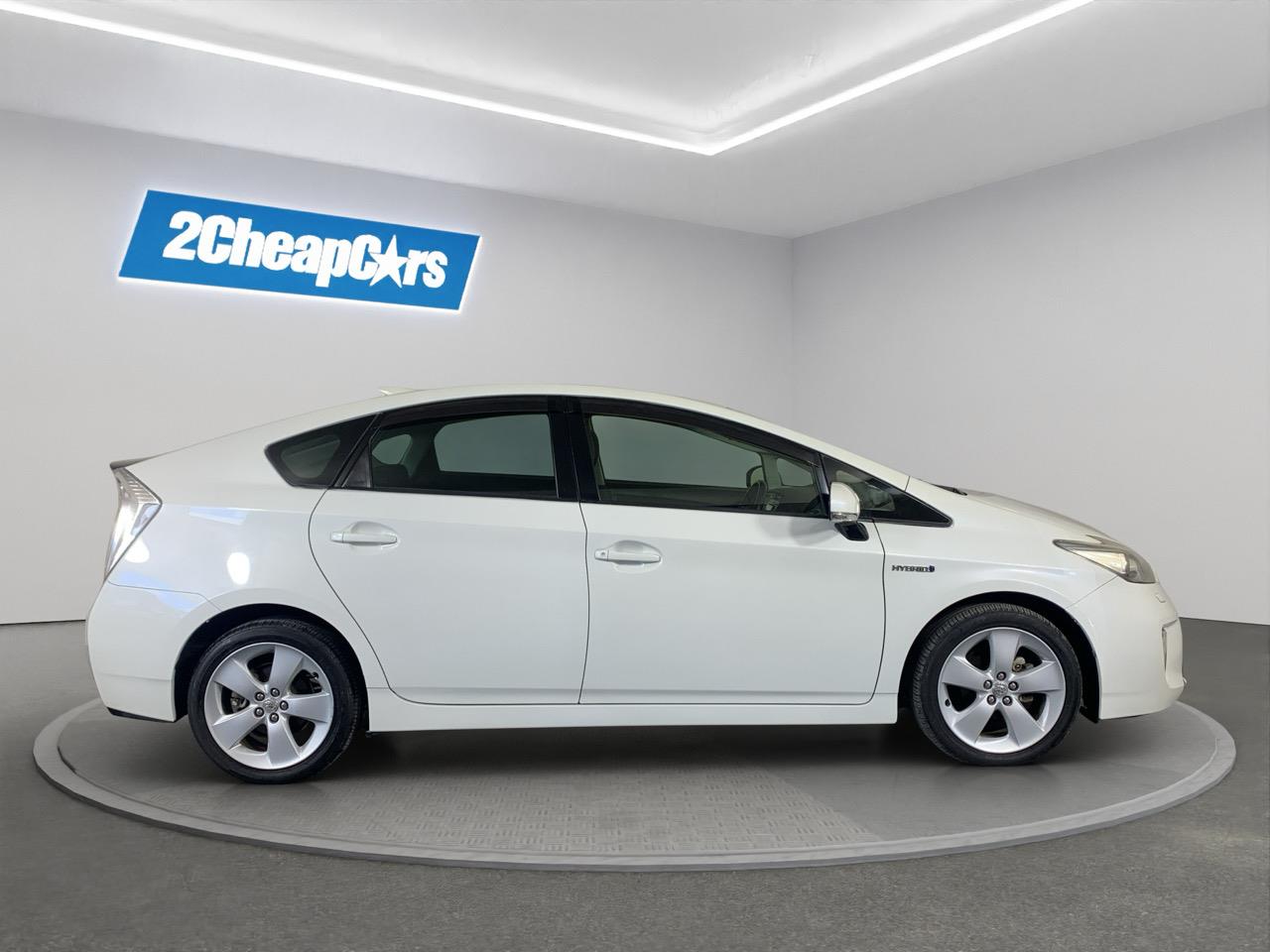 2012 Toyota Prius S Hatchback REVERSING CAMERA + PUSH BUTTON START + AUTO LIGHTS