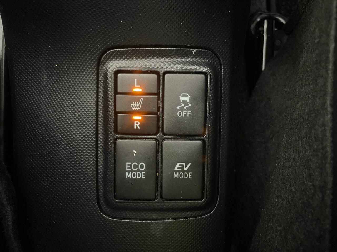 2014 Toyota Aqua X-URBAN Hatchback REVERSING CAMERA + AUTO LIGHTS + PUSH START