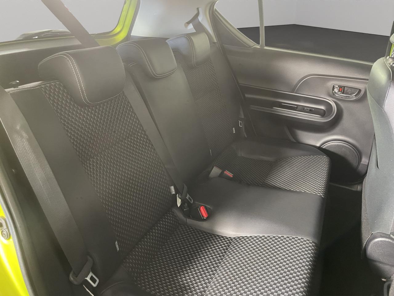 2014 Toyota Aqua X-URBAN Hatchback REVERSING CAMERA + AUTO LIGHTS + PUSH START