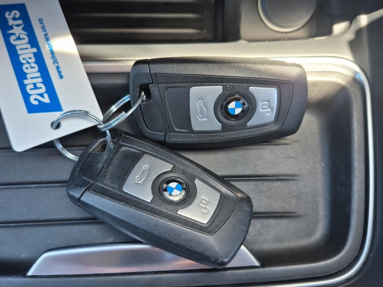 2014 BMW 320i  Sedan SEE US FOR FINANCE! BUY NOW PAY IN 6 MONTHS!*