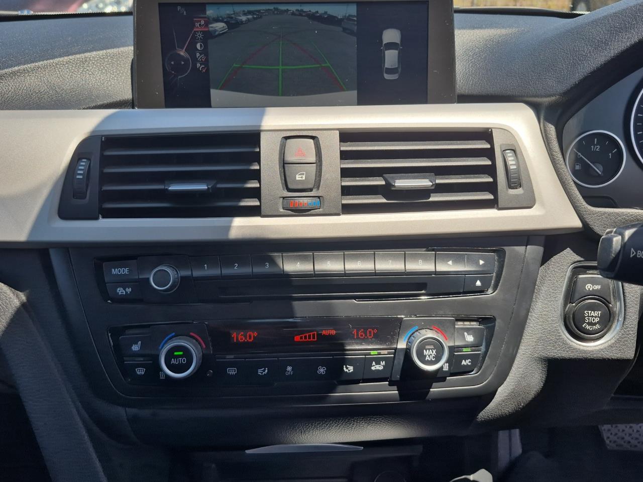 2014 BMW 320i  Sedan SEE US FOR FINANCE! BUY NOW PAY IN 6 MONTHS!*