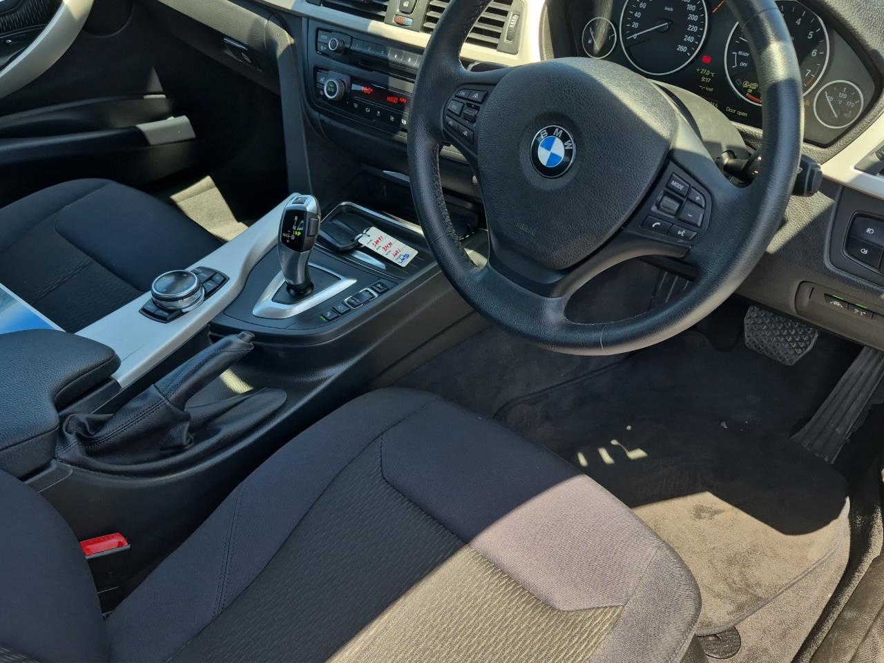 2014 BMW 320i  Sedan SEE US FOR FINANCE! BUY NOW PAY IN 6 MONTHS!*