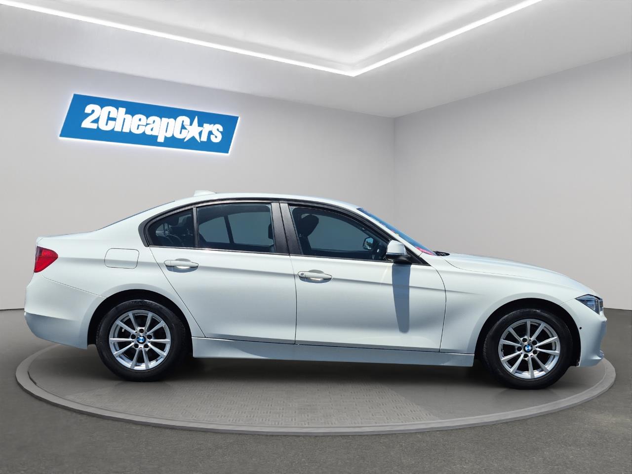 2014 BMW 320i  Sedan SEE US FOR FINANCE! BUY NOW PAY IN 6 MONTHS!*