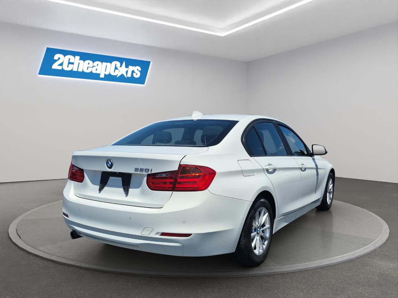 2014 BMW 320i  Sedan SEE US FOR FINANCE! BUY NOW PAY IN 6 MONTHS!*