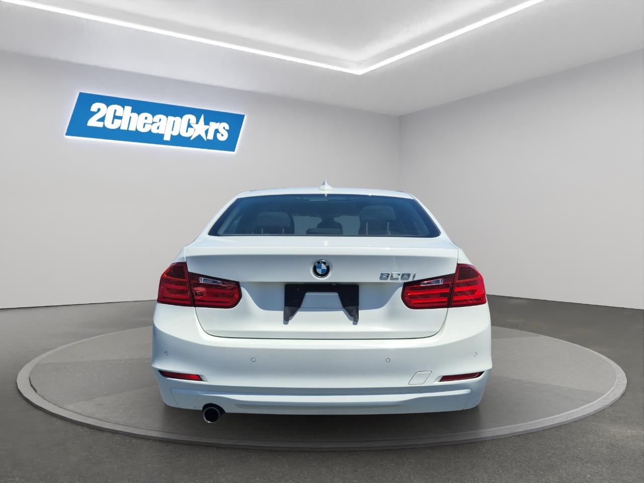 2014 BMW 320i  Sedan SEE US FOR FINANCE! BUY NOW PAY IN 6 MONTHS!*