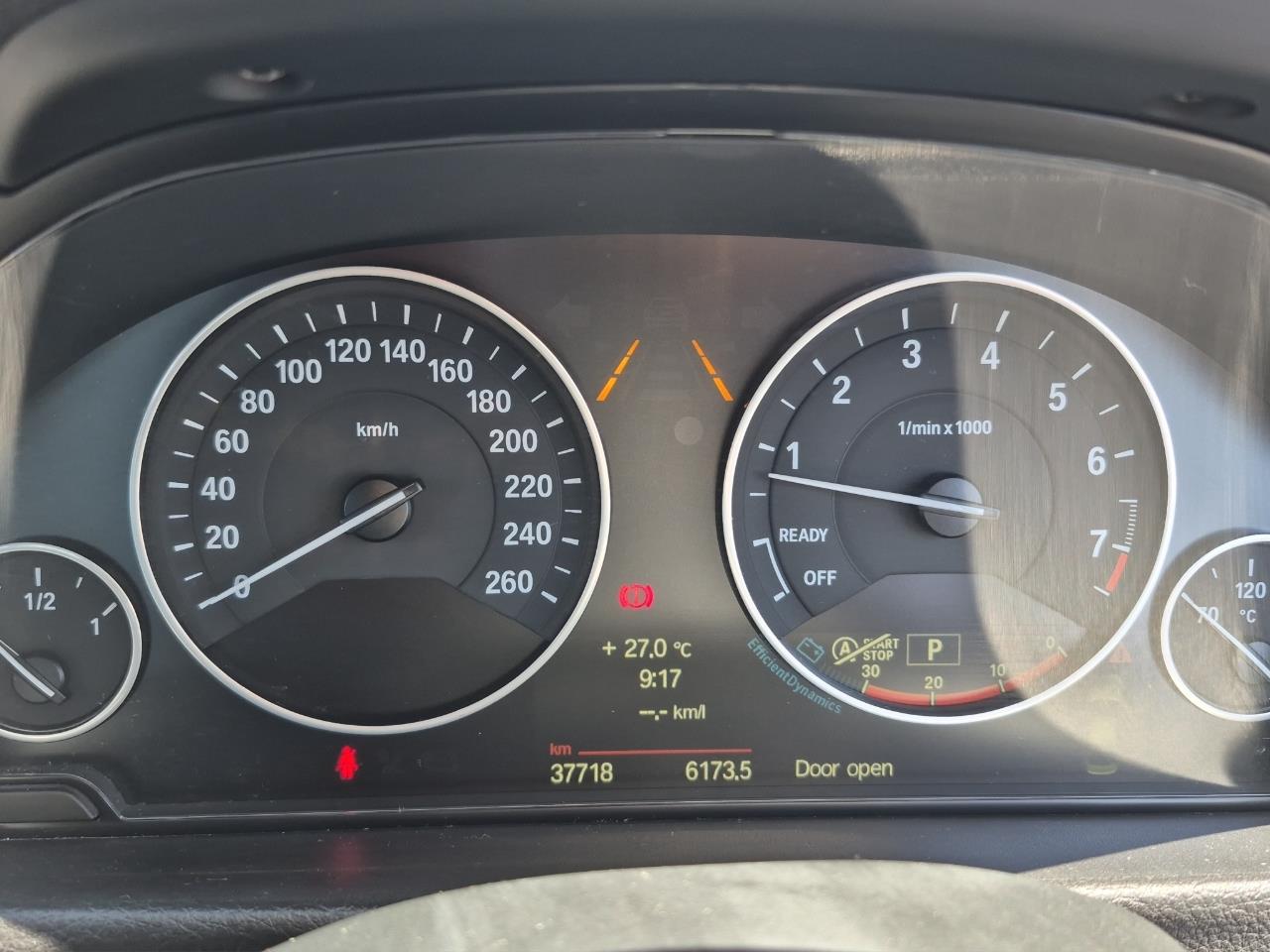 2014 BMW 320i  Sedan SEE US FOR FINANCE! BUY NOW PAY IN 6 MONTHS!*