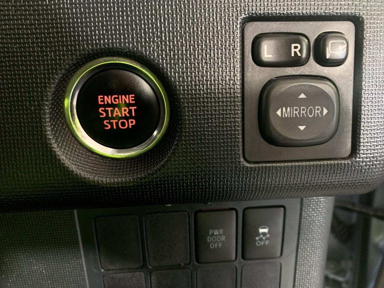 2013 Toyota SPADE Y Hatchback LOW KMS + POWER SLIDING DOOR + PUSH BUTTON START