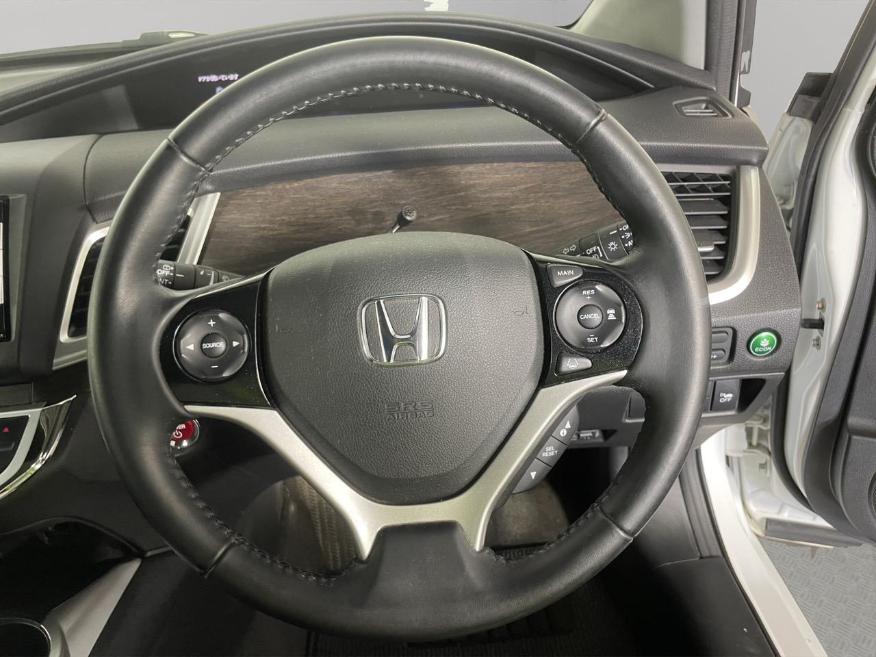 2015 Honda JADE HYBRID X People Mover REVESING CAMERA + PUSH SRART + AUTO LIGHTS