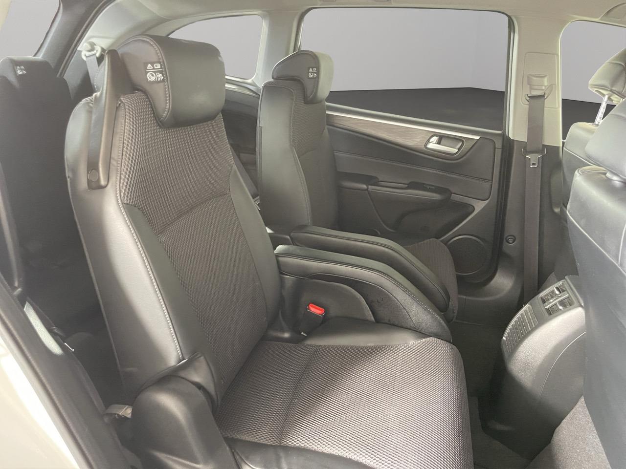 2015 Honda JADE HYBRID X People Mover REVESING CAMERA + PUSH SRART + AUTO LIGHTS