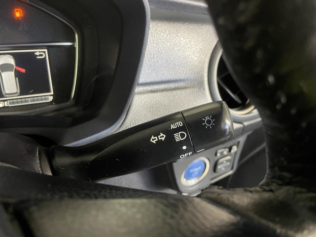 2013 Toyota Corolla Fielder HIBRID Station Wagon REVERSING CAMERA + AUTO LIGHTS + PUSH START