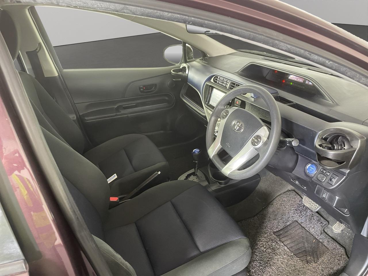 2015 Toyota Aqua Facelift Model S Hatchback REVERSING CAMERA + AUTO LIGHTS + PUSH BUTTON START