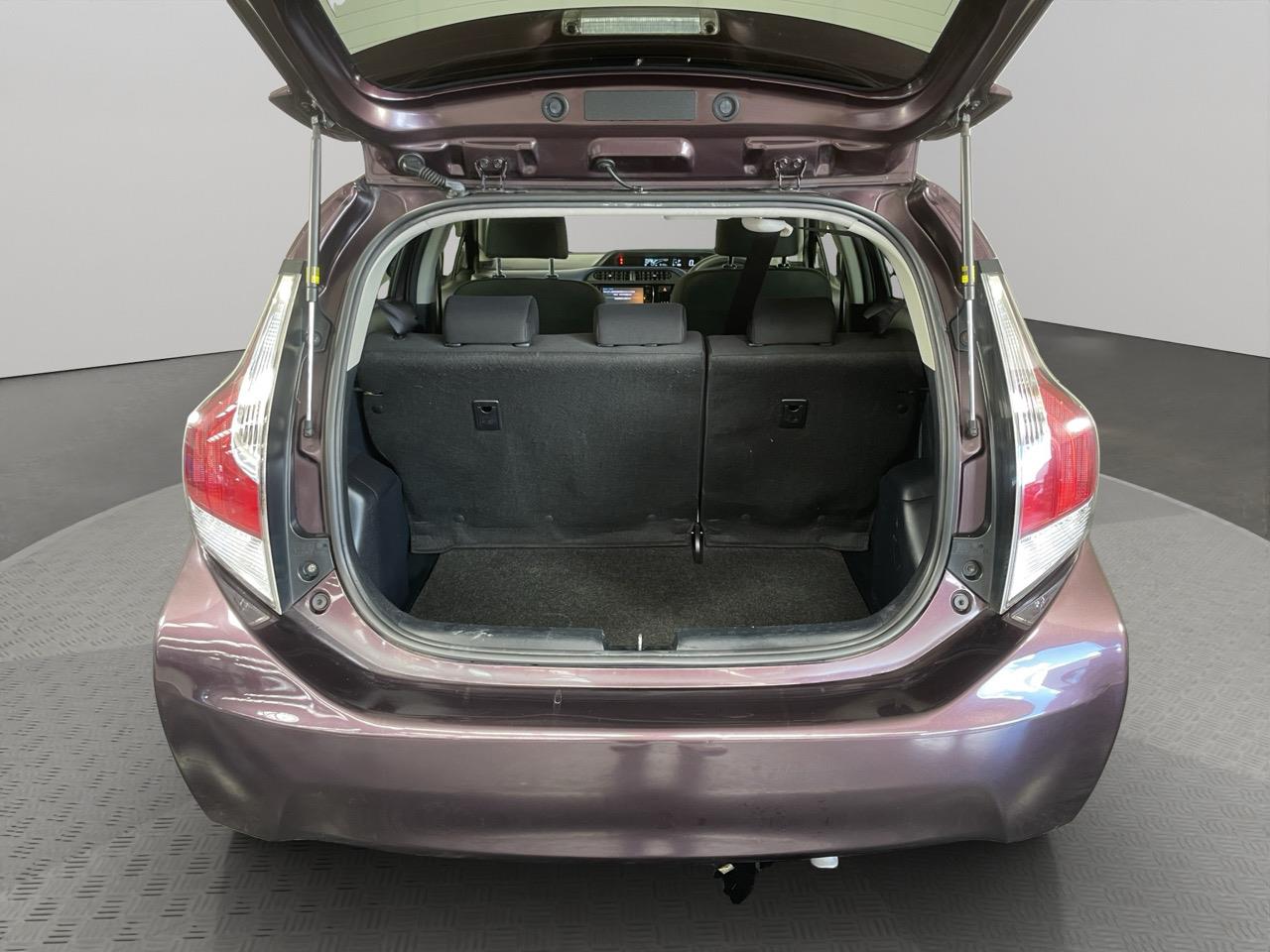 2015 Toyota Aqua Facelift Model S Hatchback REVERSING CAMERA + AUTO LIGHTS + PUSH BUTTON START