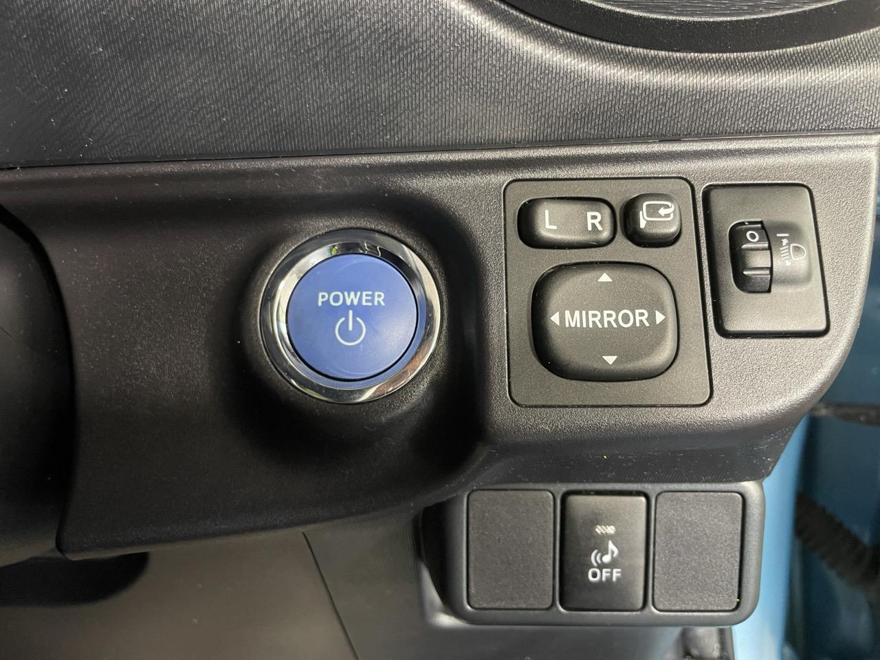 2012 Toyota Aqua 1.5 Hatchback REVESING CAMERA + PUSH SRART + AUTO LIGHTS