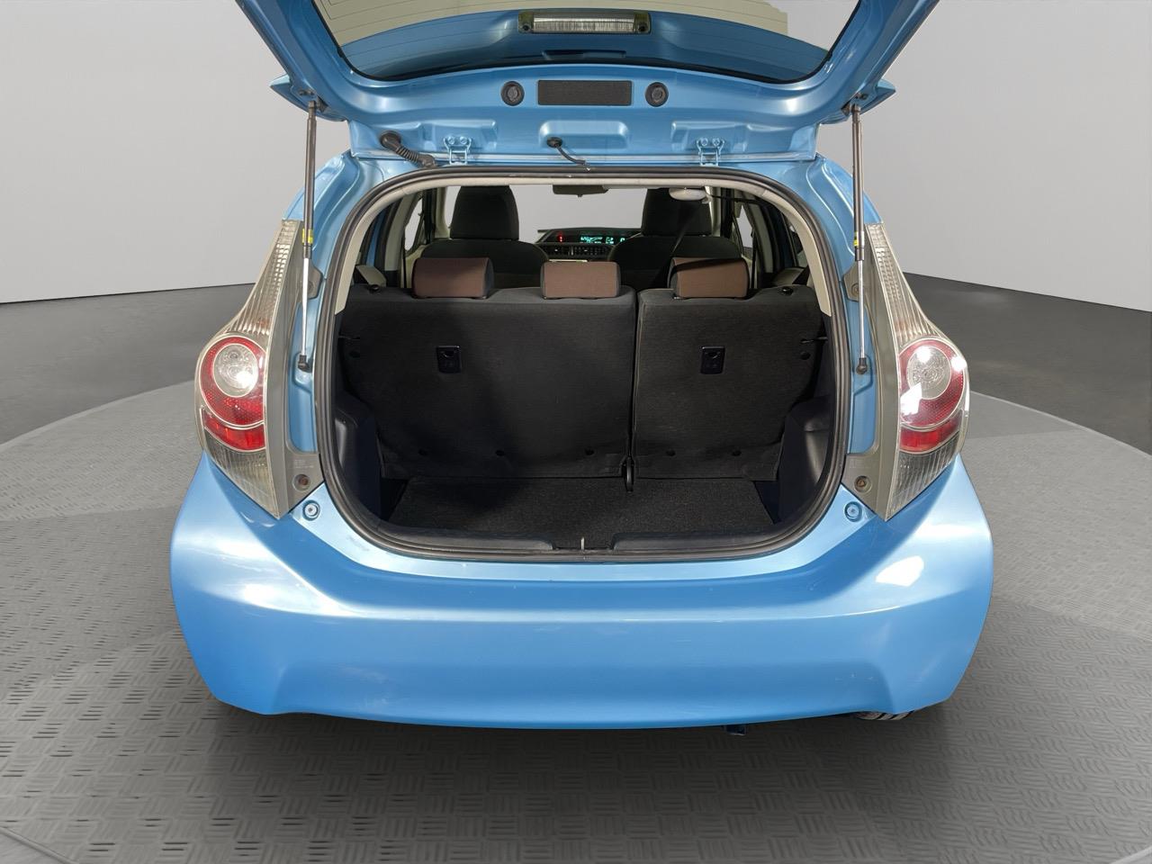 2012 Toyota Aqua 1.5 Hatchback REVESING CAMERA + PUSH SRART + AUTO LIGHTS