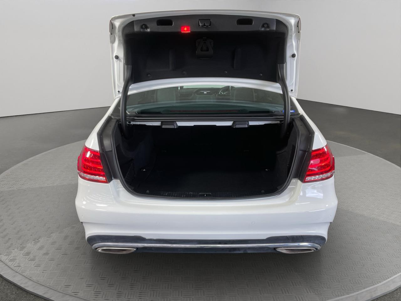 2013 Mercedes-Benz E 250 Avantgarde Line Sedan CRUISE CONTROL + HEATED SEATS + PARKING SENSORS