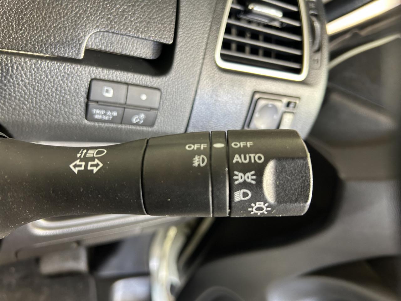 2012 Nissan Serena Hybrid Highway Star People Mover POWER SLIDING DOORS + REVERSING CAMERA + SMART KEY