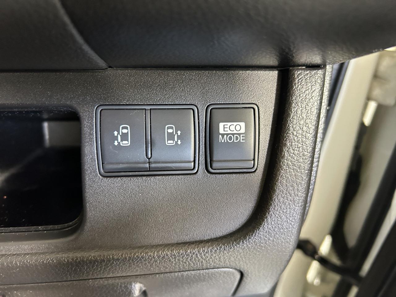 2012 Nissan Serena Hybrid Highway Star People Mover POWER SLIDING DOORS + REVERSING CAMERA + SMART KEY