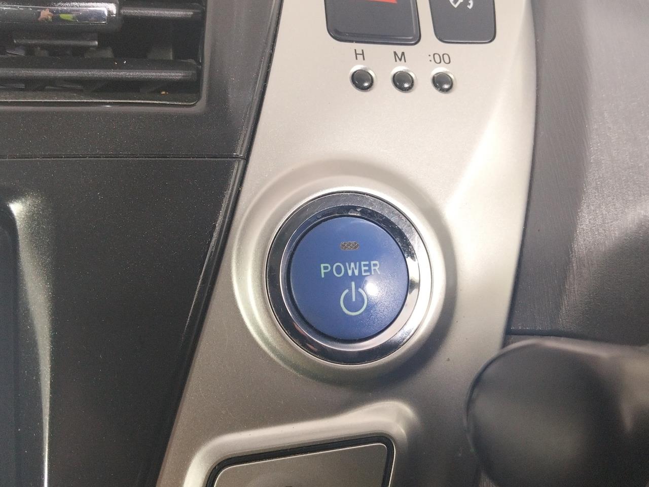 2012 Toyota Prius Alpha S Station Wagon SMART KEY + REVERSING CAMERA + AUTO LIGHTS