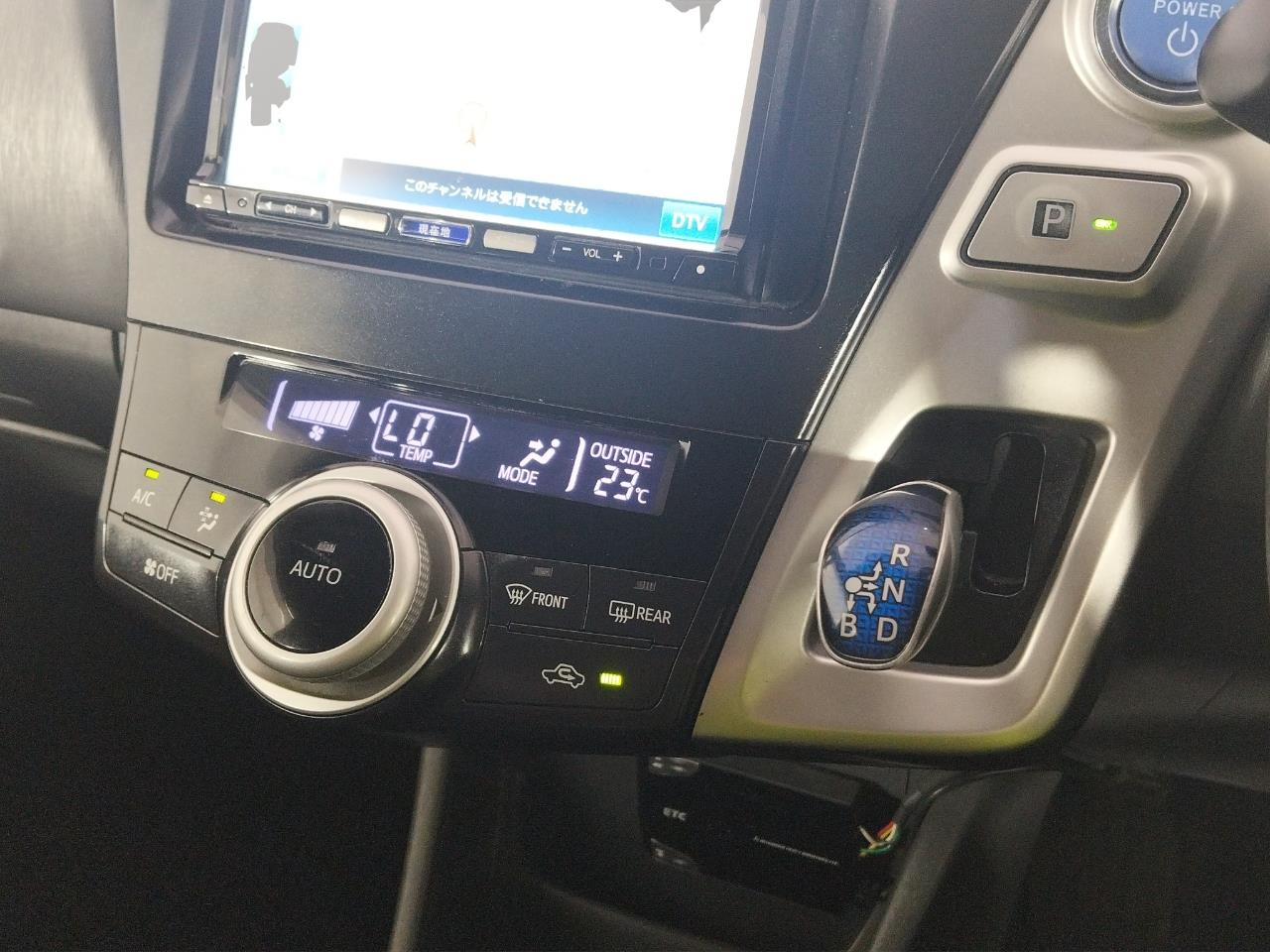 2012 Toyota Prius Alpha S Station Wagon SMART KEY + REVERSING CAMERA + AUTO LIGHTS