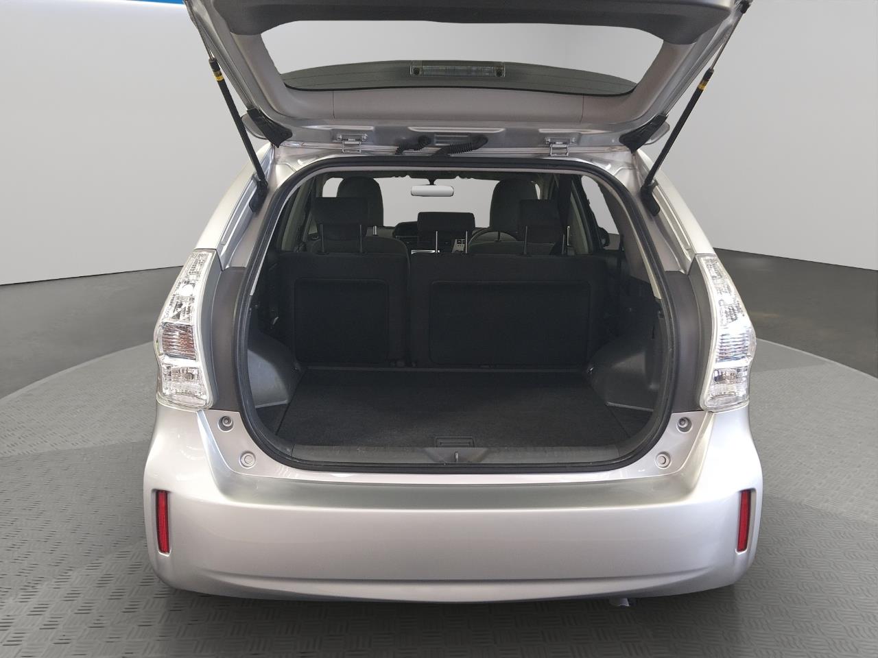 2012 Toyota Prius Alpha S Station Wagon SMART KEY + REVERSING CAMERA + AUTO LIGHTS