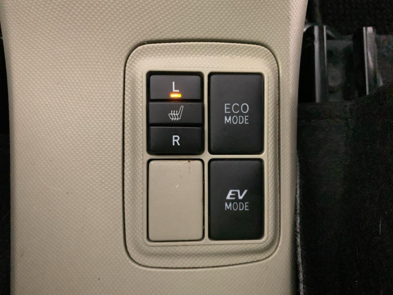 2014 Toyota Aqua S Hatchback REVERSING CAMERA + HEATED SEATS + AUTO LIGHTS