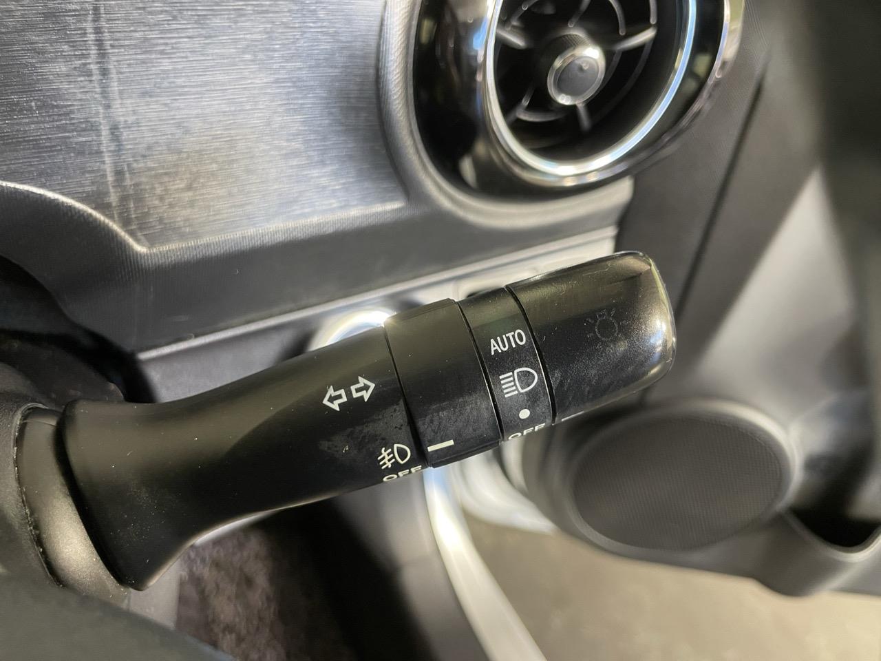 2015 Toyota Aqua X-URBAN Hatchback REVERSING CAMERA + AUTO LIGHTS + PUSH START