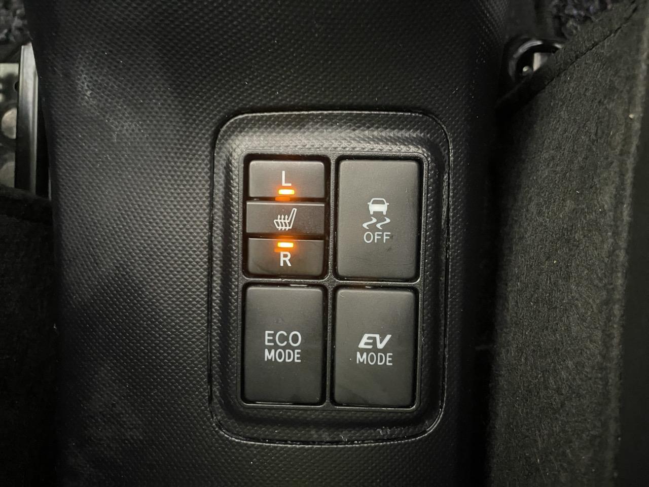 2015 Toyota Aqua X-URBAN Hatchback REVERSING CAMERA + AUTO LIGHTS + PUSH START