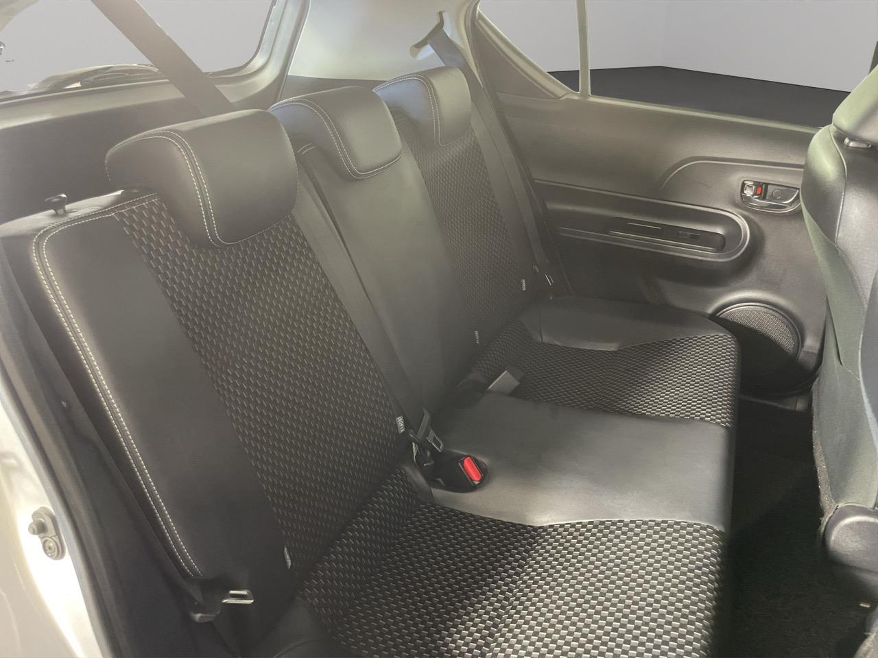 2015 Toyota Aqua X-URBAN Hatchback REVERSING CAMERA + AUTO LIGHTS + PUSH START