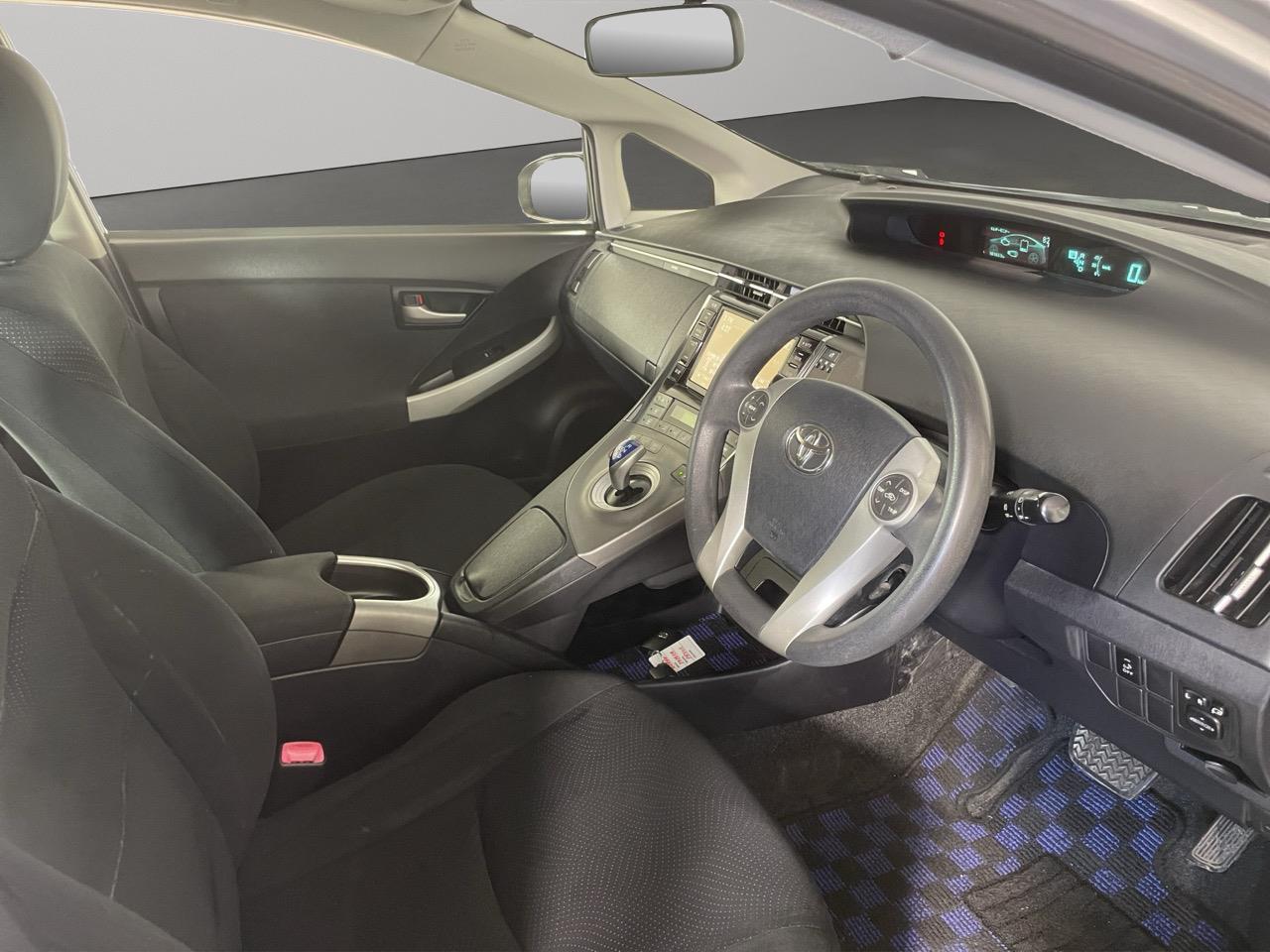 2013 Toyota Prius G Hatchback REVERSING CAMERA + CRUISE CONTROL + PUSH START