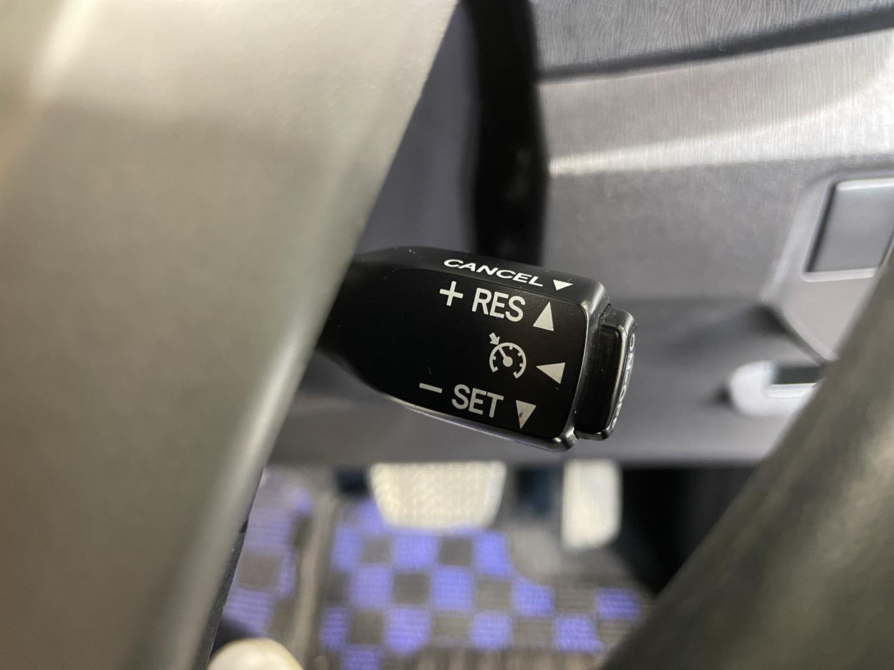 2013 Toyota Prius G Hatchback REVERSING CAMERA + CRUISE CONTROL + PUSH START