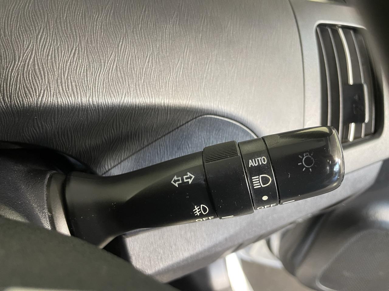 2013 Toyota Prius G Hatchback REVERSING CAMERA + CRUISE CONTROL + PUSH START