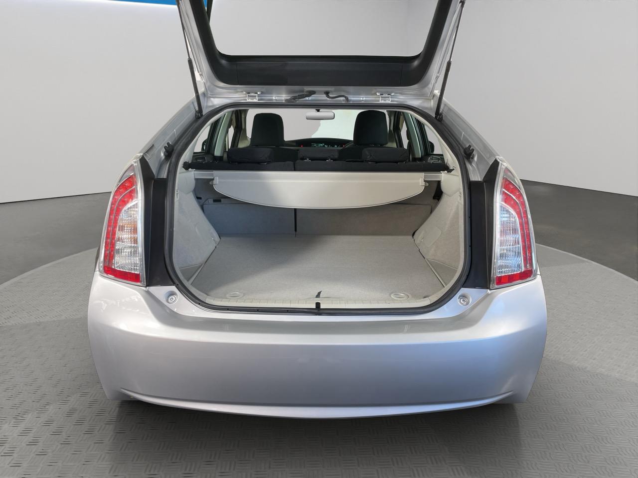 2013 Toyota Prius G Hatchback REVERSING CAMERA + CRUISE CONTROL + PUSH START