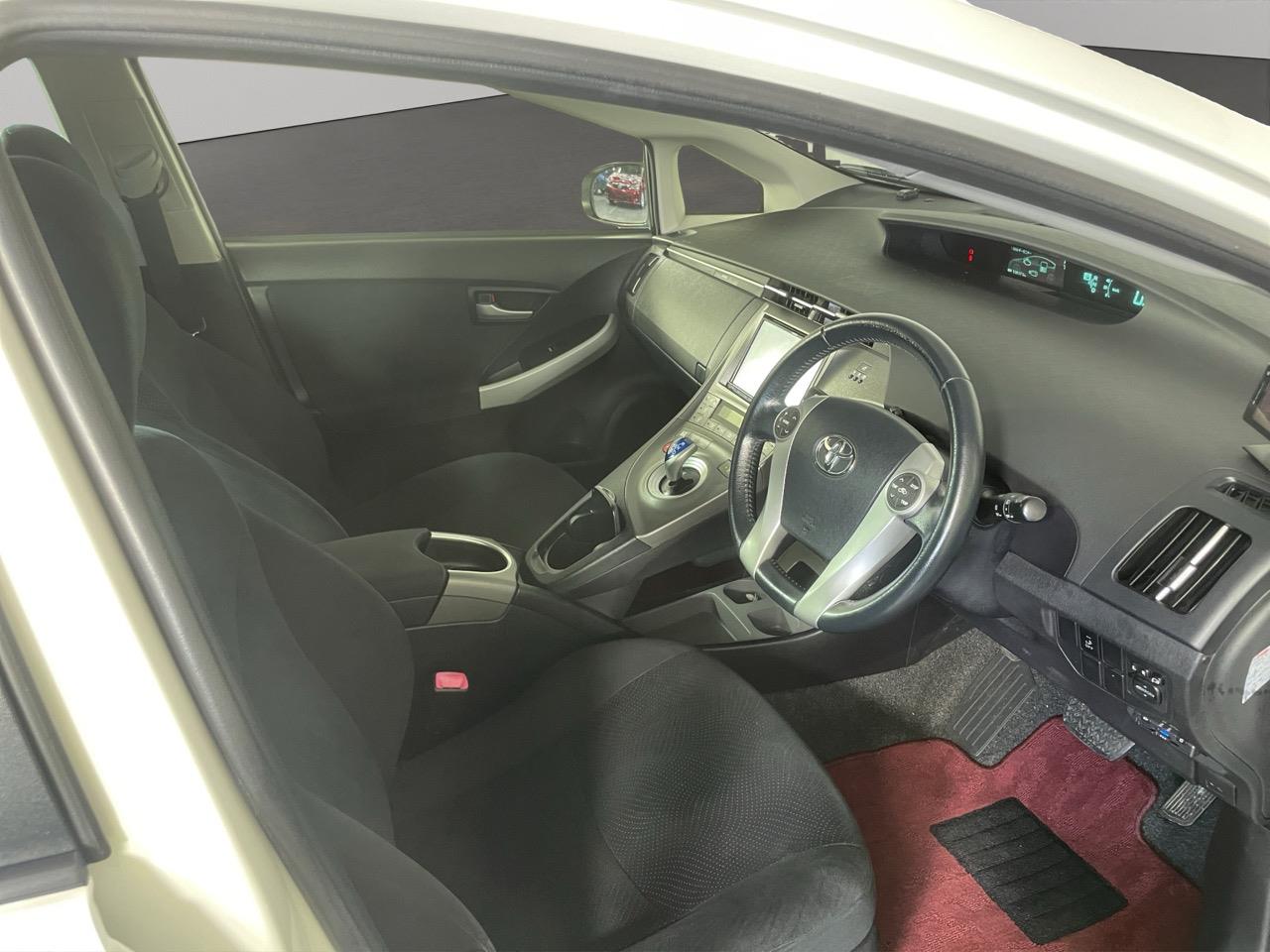 2012 Toyota Prius S Hatchback REVERSING CAMERA + AUTO LIGHTS + PUSH START