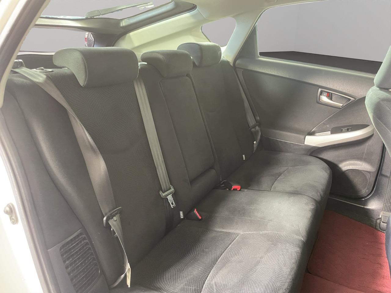 2012 Toyota Prius S Hatchback REVERSING CAMERA + AUTO LIGHTS + PUSH START