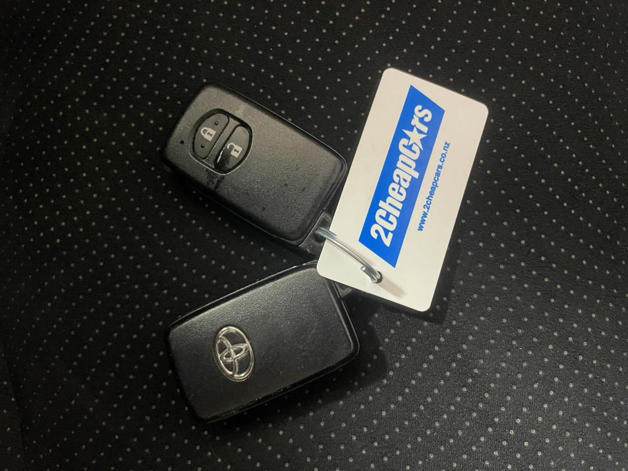 2012 Toyota Prius S Hatchback REVERSING CAMERA + AUTO LIGHTS + PUSH START