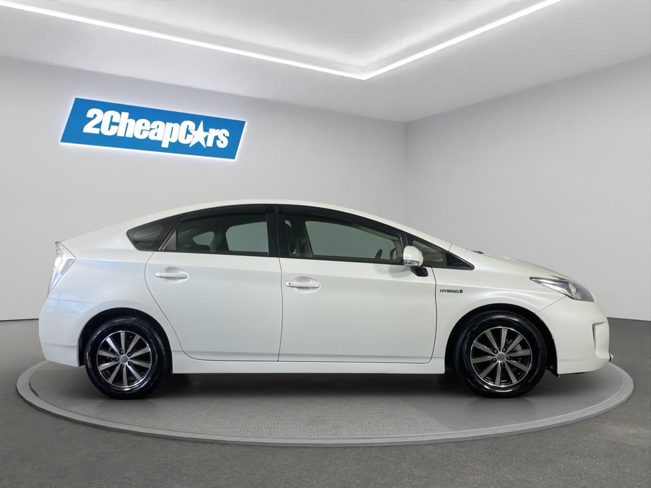 2012 Toyota Prius S Hatchback REVERSING CAMERA + AUTO LIGHTS + PUSH START