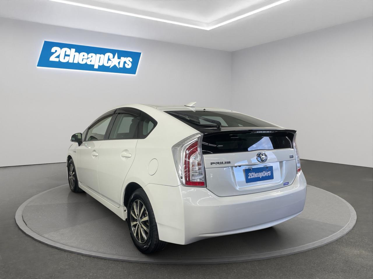 2012 Toyota Prius S Hatchback REVERSING CAMERA + AUTO LIGHTS + PUSH START