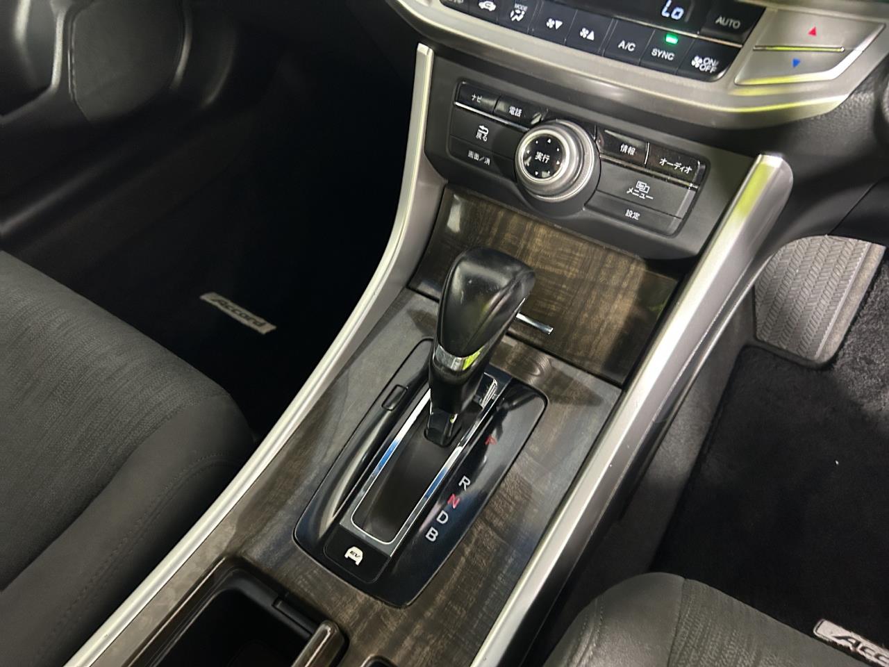 2014 Honda Accord HYBRID LX Sedan CRUISE CONTROL + AUTO LIGHTS + HYBRID EFFICIENCY