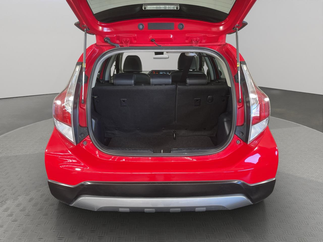 2015 Toyota Aqua X-URBAN Hatchback REVERSING CAMERA + AUTO LIGHTS + PUSH START