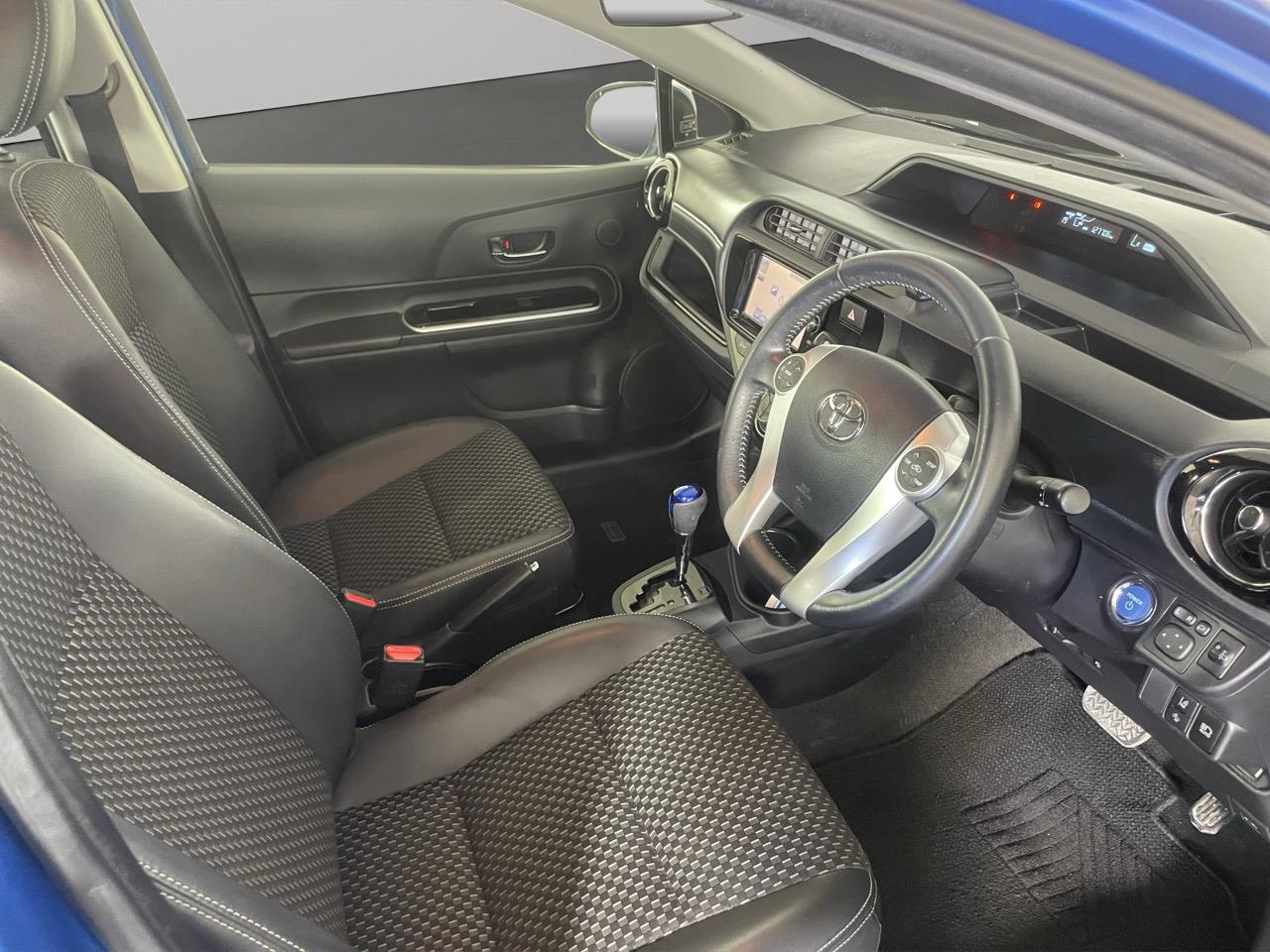 2017 Toyota Aqua X-URBAN Hatchback REVESING CAMERA + PUSH SRART + AUTO LIGHTS