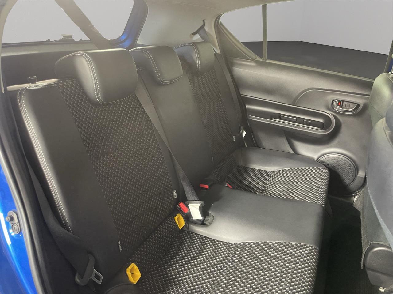 2017 Toyota Aqua X-URBAN Hatchback REVESING CAMERA + PUSH SRART + AUTO LIGHTS