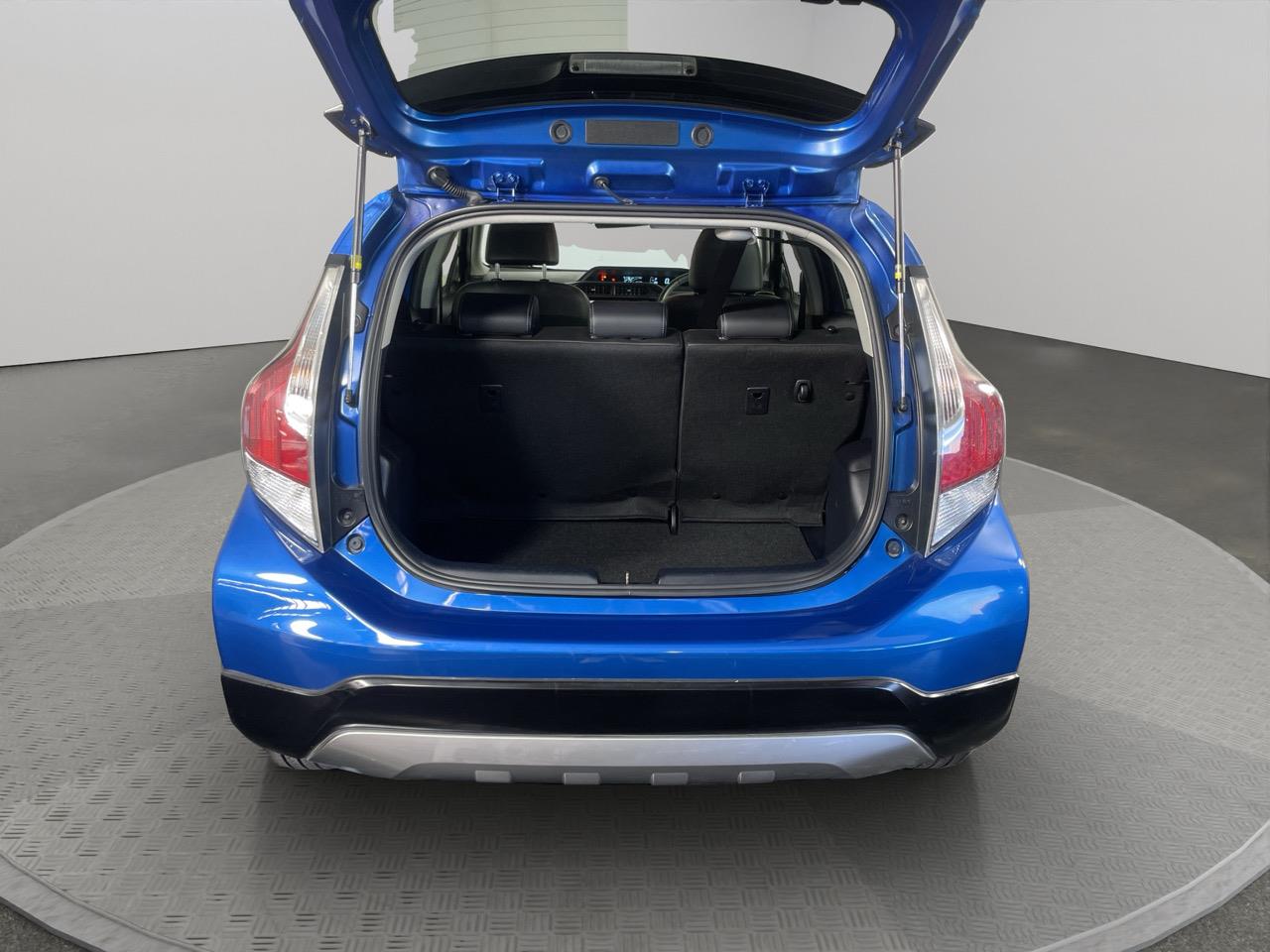 2017 Toyota Aqua X-URBAN Hatchback REVESING CAMERA + PUSH SRART + AUTO LIGHTS