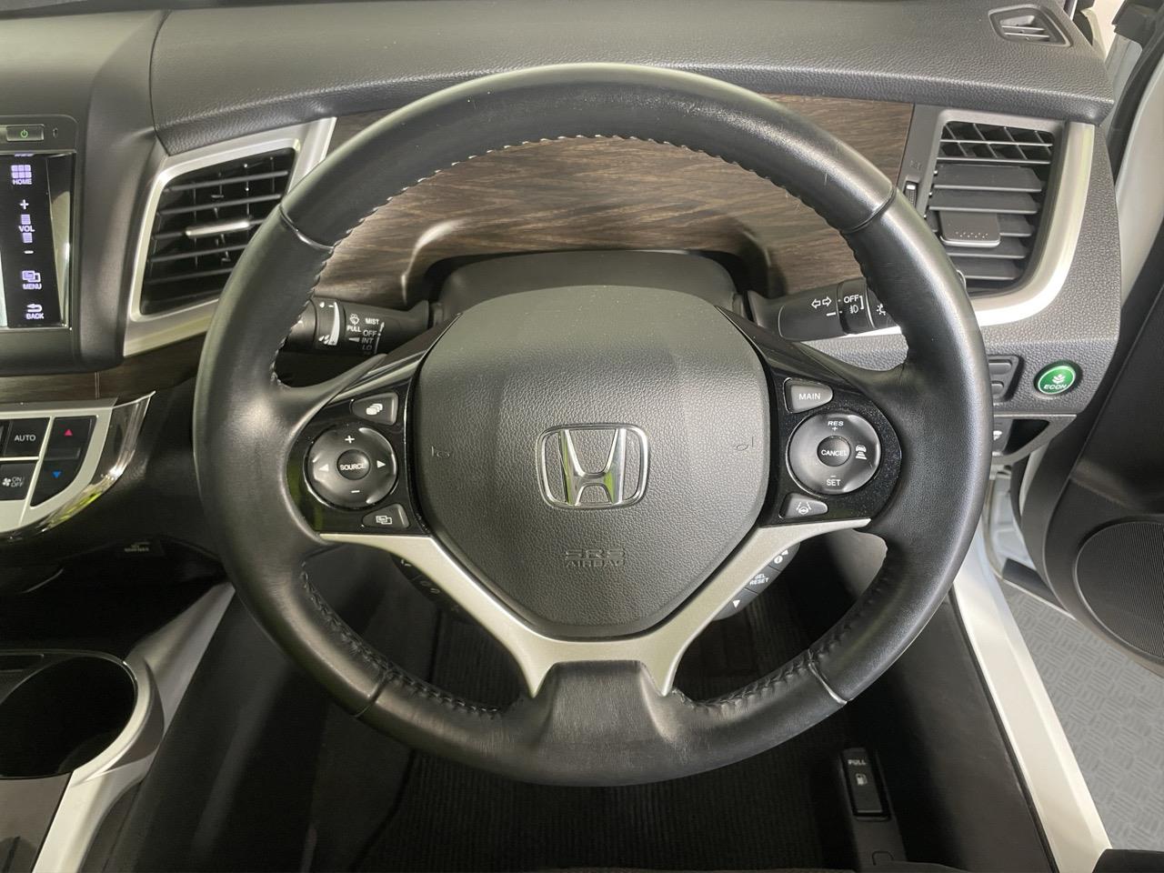 2015 Honda JADE Honda Sensing Hybrid People Mover REVERSING CAMERA + AUTO LIGHTS + PUSH START