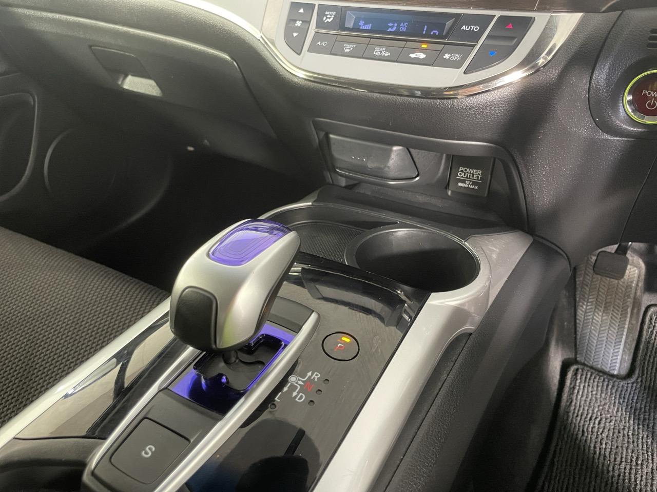 2015 Honda JADE Honda Sensing Hybrid People Mover REVERSING CAMERA + AUTO LIGHTS + PUSH START