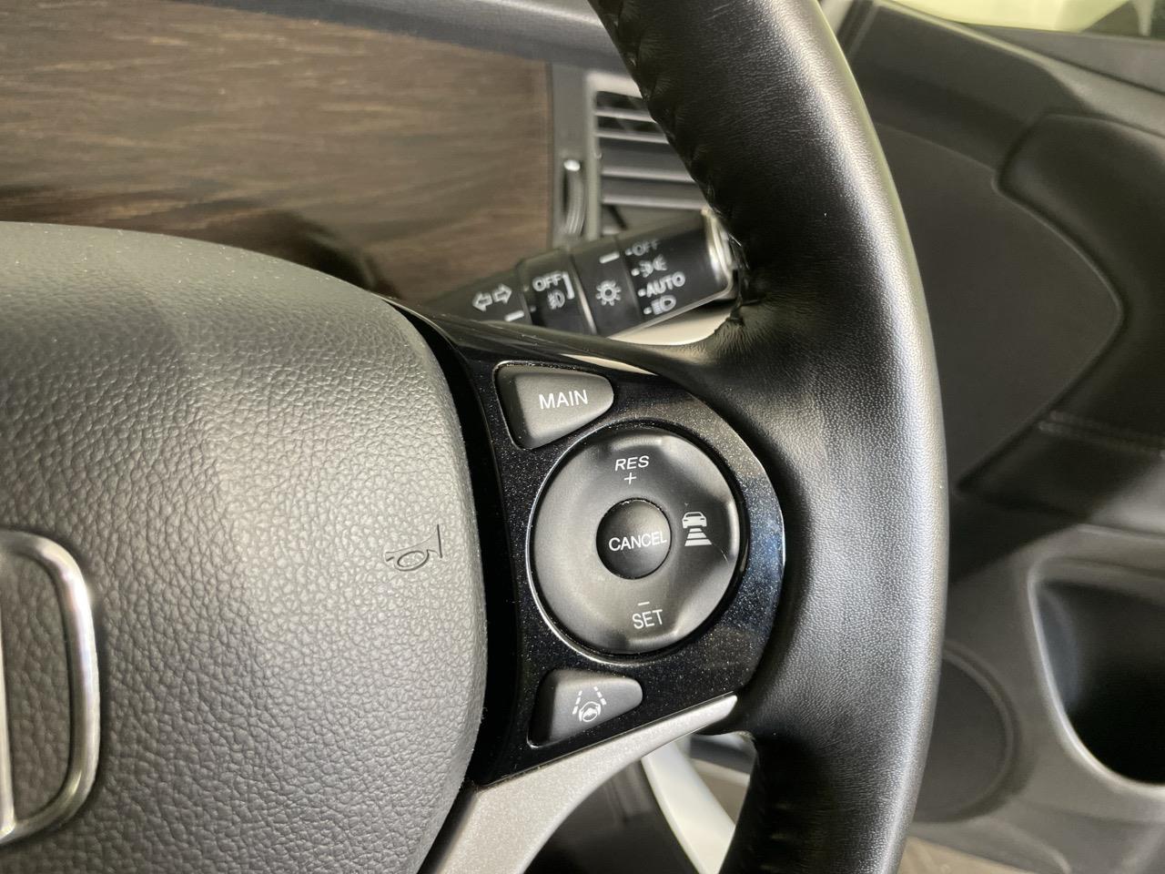 2015 Honda JADE Honda Sensing Hybrid People Mover REVERSING CAMERA + AUTO LIGHTS + PUSH START