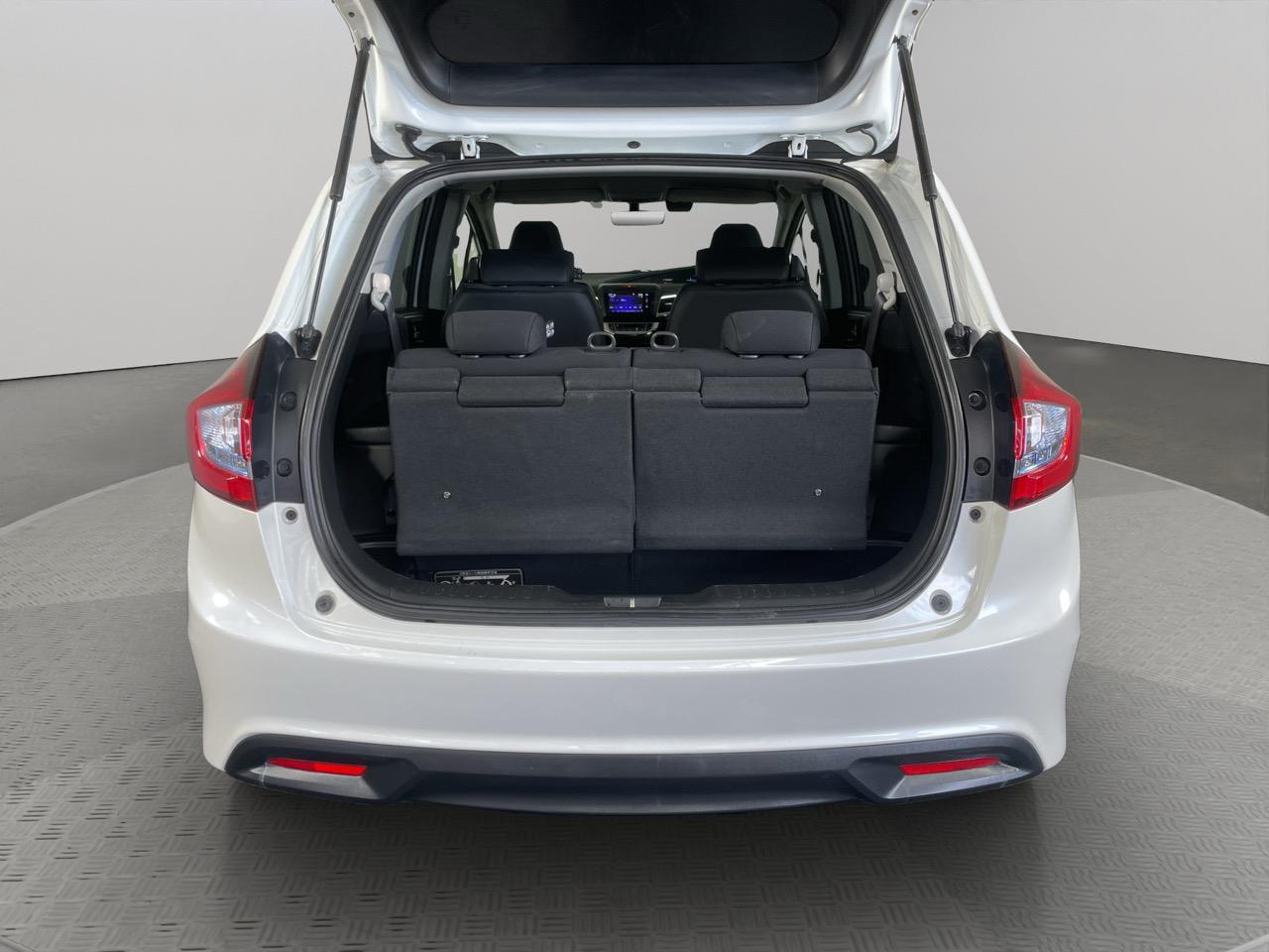 2015 Honda JADE Honda Sensing Hybrid People Mover REVERSING CAMERA + AUTO LIGHTS + PUSH START