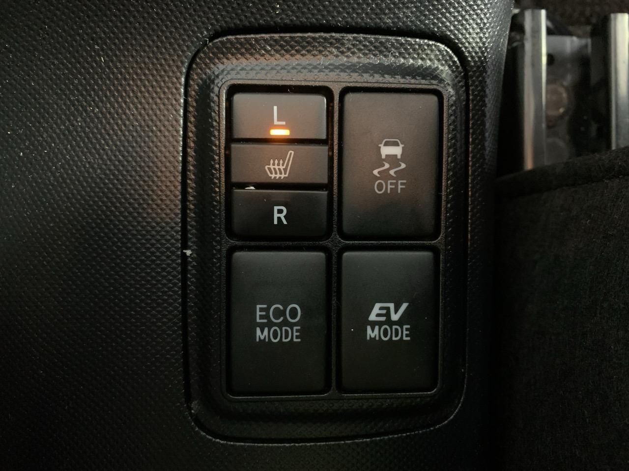 2015 Toyota Aqua Facelift Model G Hatchback CRUISE CONTROL + REVERSING CAMERA + HEATED SEATS