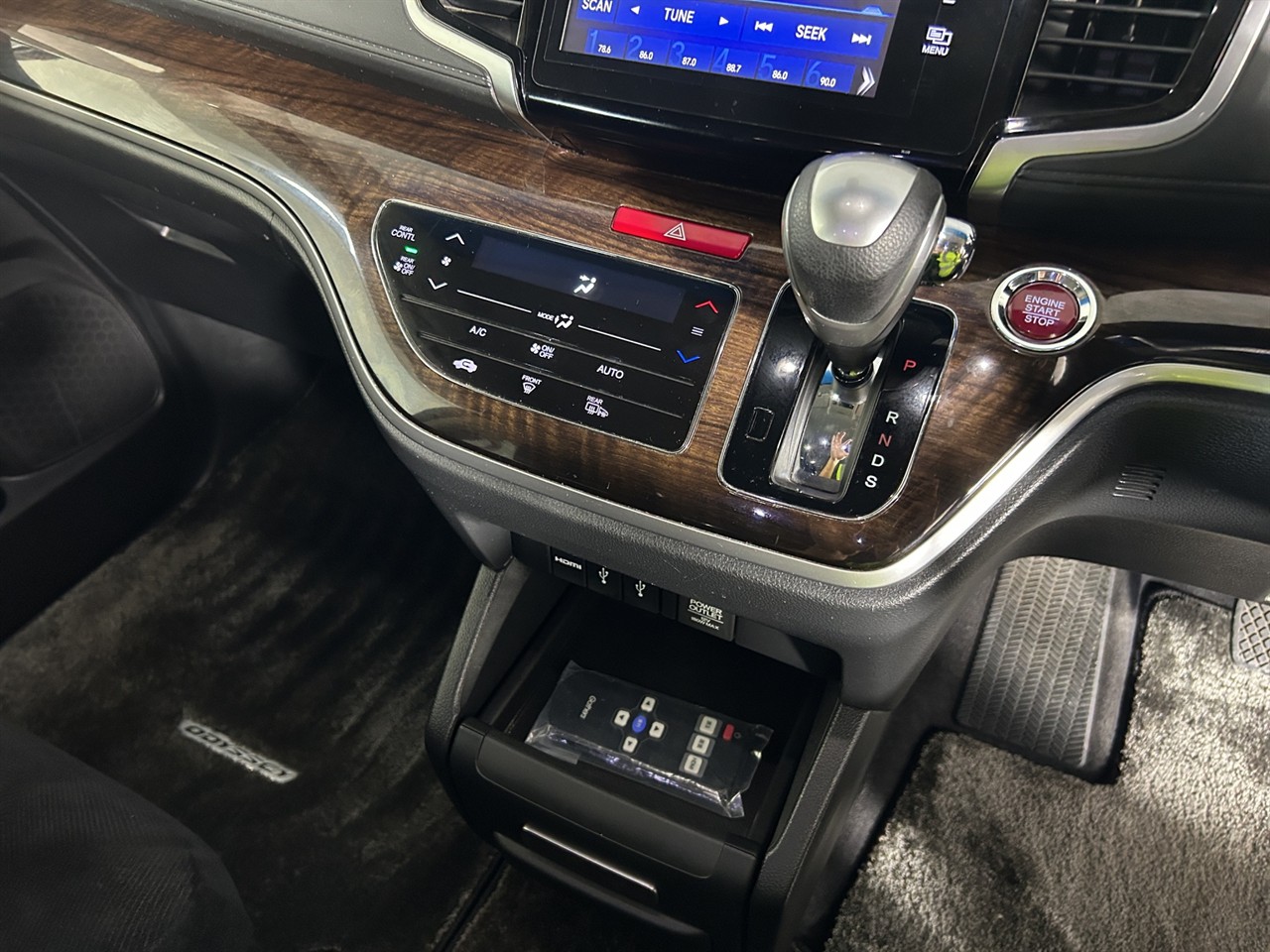 2014 Honda Odyssey Abusolute People Mover POWER SLIDING DOOR + PUSH START + REVERSING CAMERA