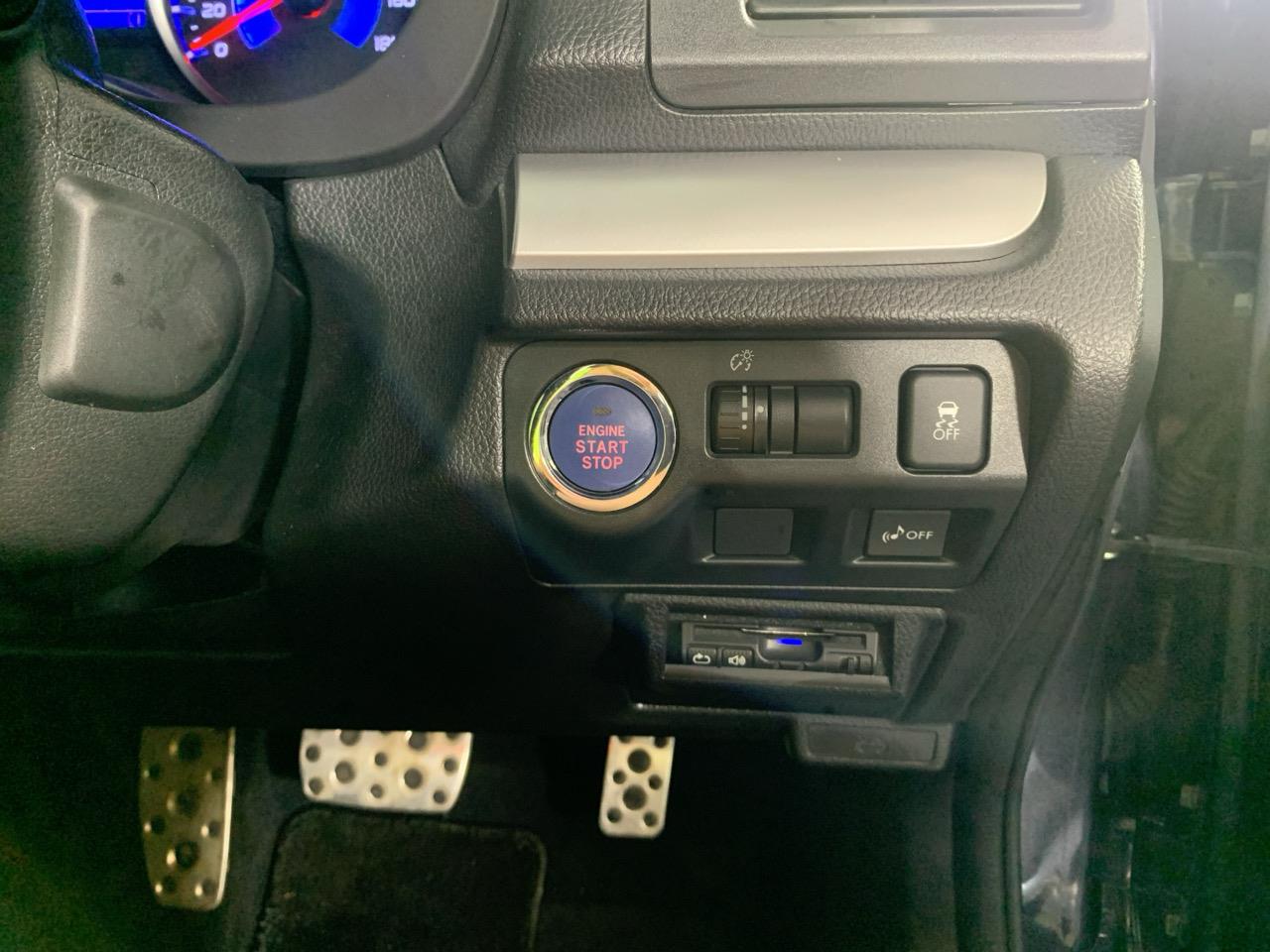 2013 Subaru XV HYBRID 2.0 L EYESIGHT AWD RV/SUV AWD + CRUISE CONTROL + POWER ADJUSTMENT SEATS