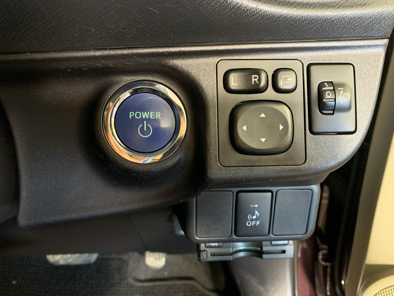 2014 Toyota Aqua G Hatchback REVERSING CAMERA + PUSH BUTTON START + AUTO LIGHTS